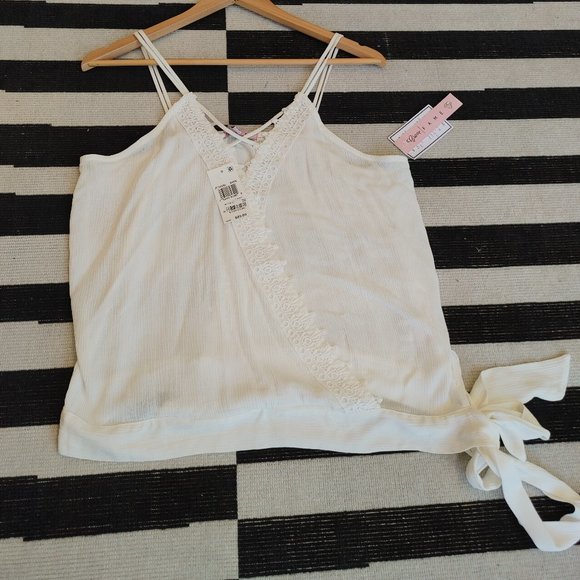 BRAND NEW Junior's White Lace-Trimmed Summer Top - Picture 6 of 6